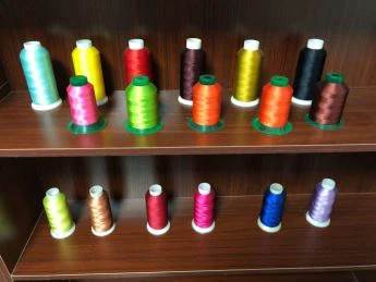 150d / 3100% polyester borduurgaren met hoge sterktegraad