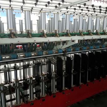 Professionele productie van N95 gezichtsmasker Oorlus koord elastische haakmachine Professionele productie van N95 gezichtsmasker Oorlus koord elastische haakmachine